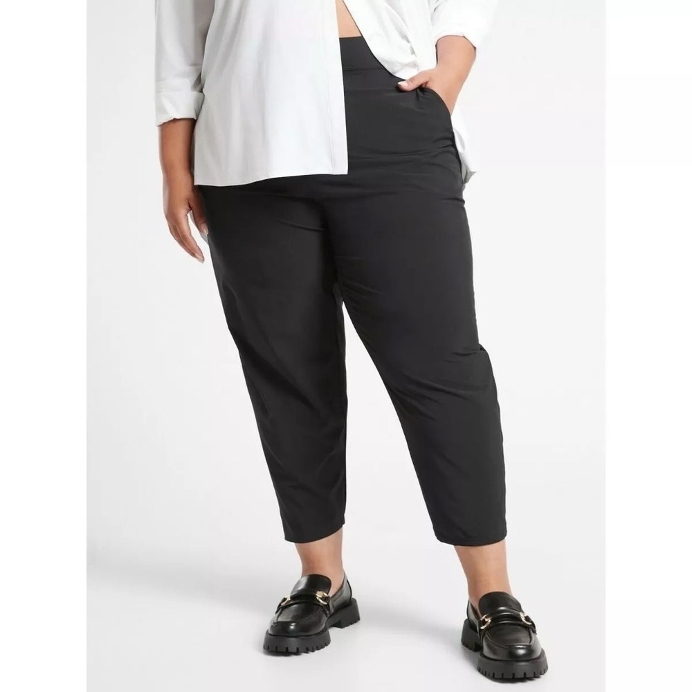NWOT Athleta Nolita Slim Tapered Cropped Pants Black 24 - Picture 1 of 8